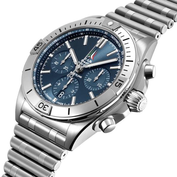 The 42 mm replica watch is designed for men.