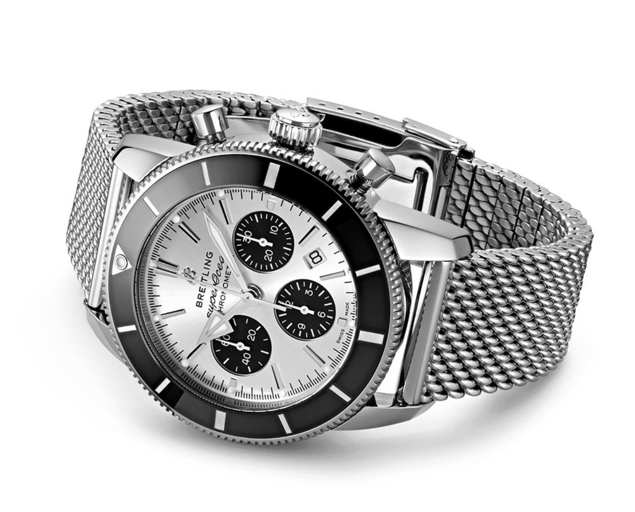 The silvery dial fake watch has a date window.